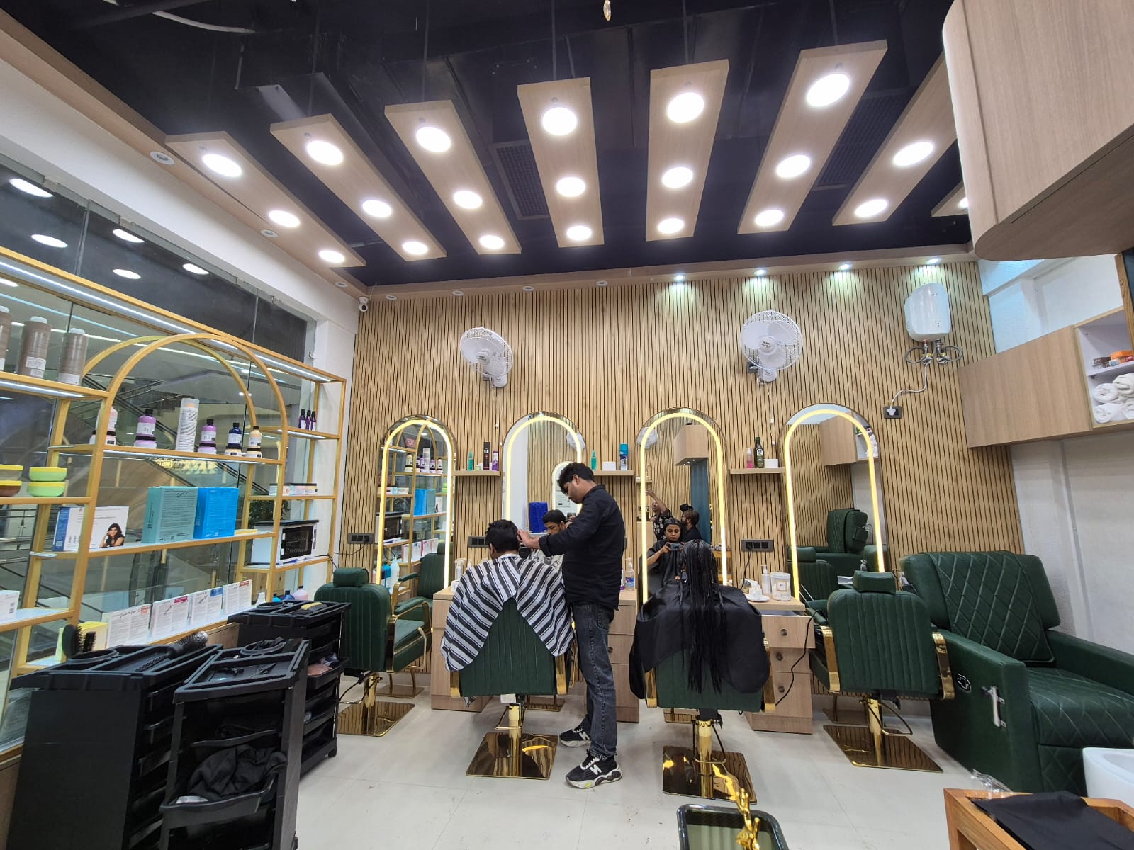 Salon Image 4
