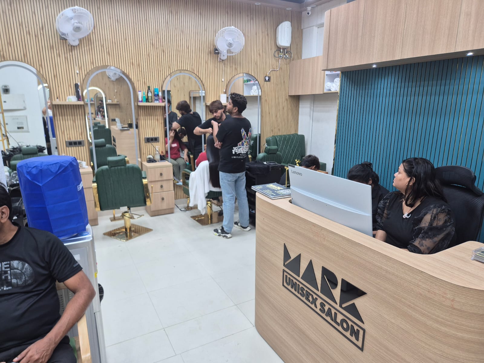 Salon Image 6